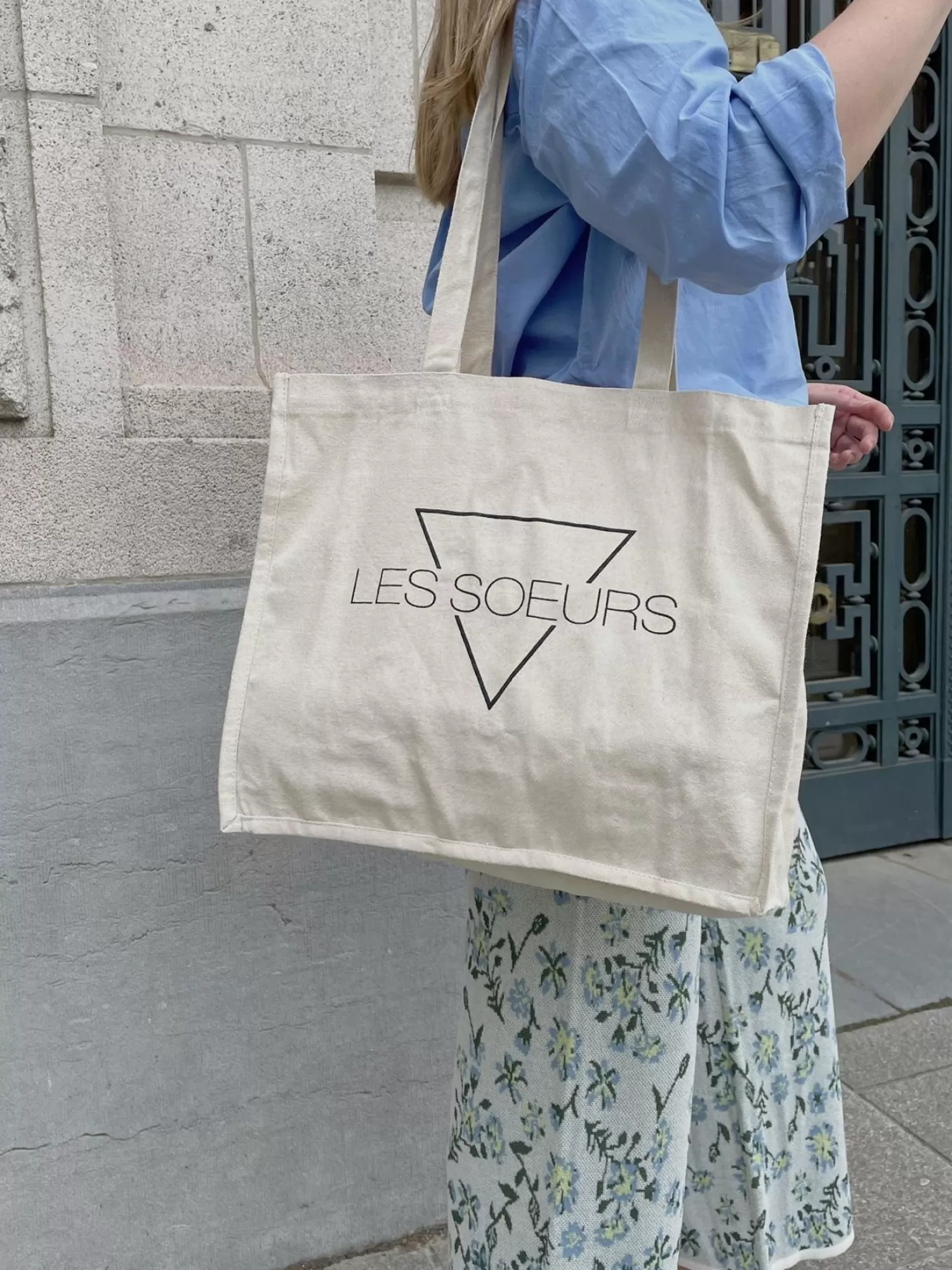 Sale Les Soeurs Tote Bag