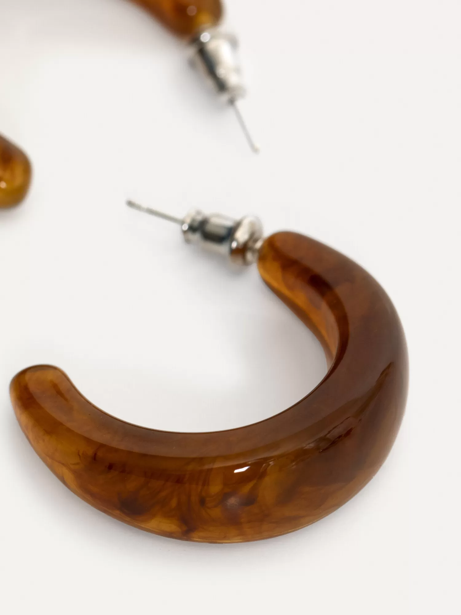 Discount Les Soeurs Resin Oorbellen Set Melly Brown