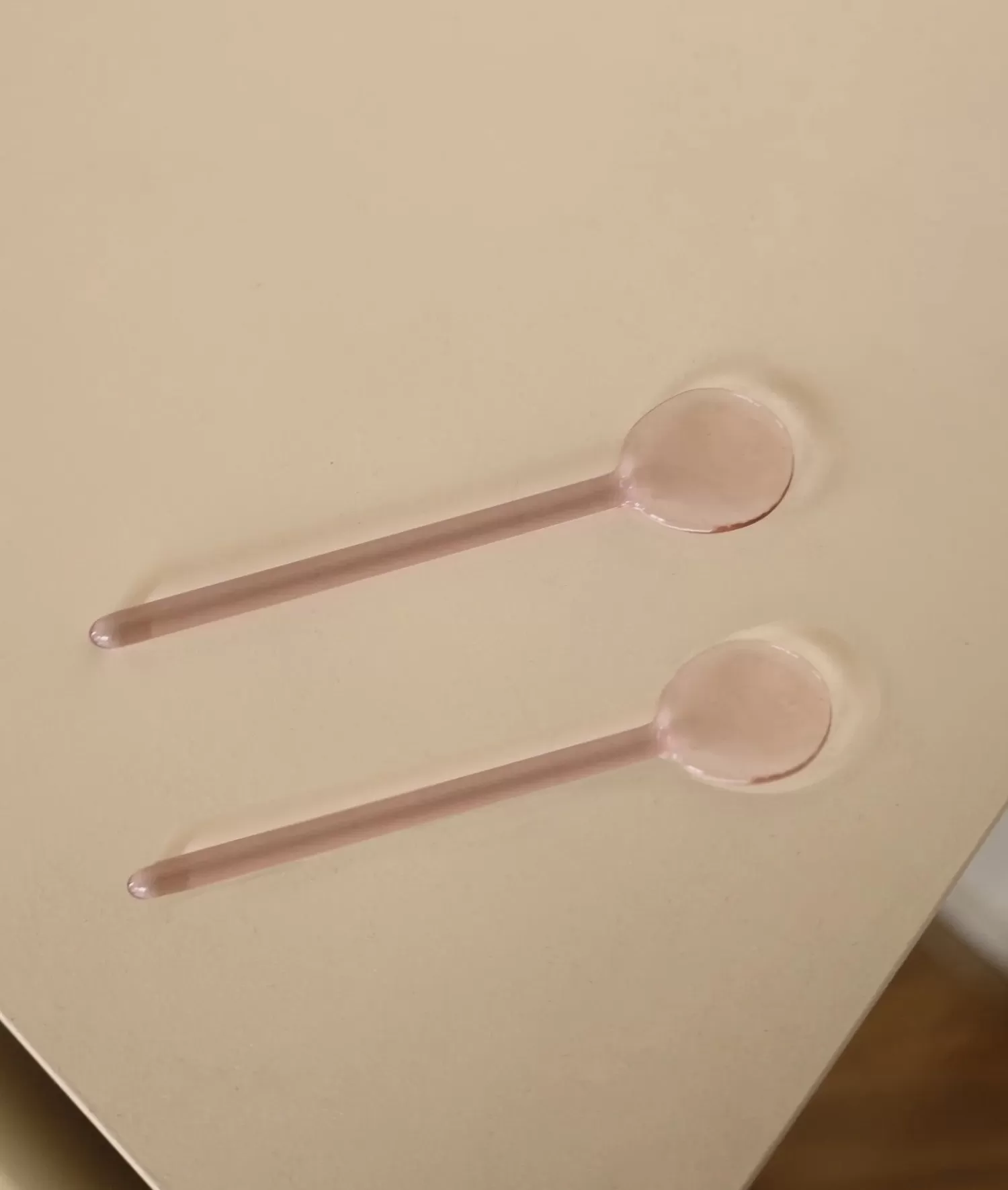 Clearance à La Collection Set Van Twee Glazen Lepeltjes Blush